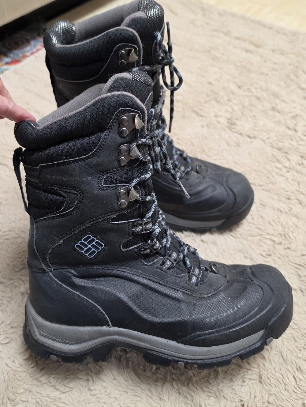 Columbia Women's Black and Gray Insulated Bugaboot Boots 8